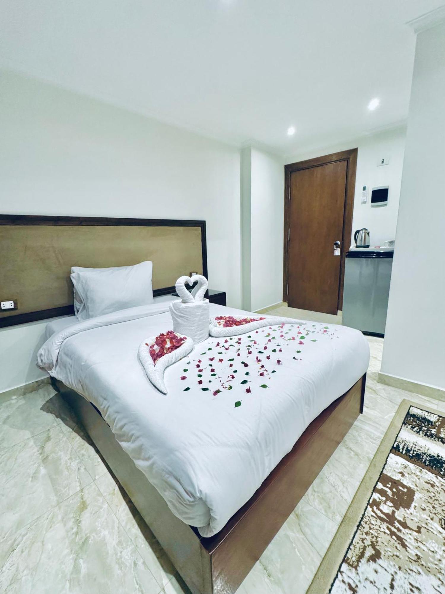 Flower Pyramids Inn Kafret el-Gabal Exterior photo